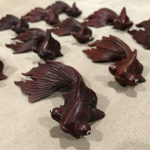 - Small carved Rosewood Fish with Glass eye - Picture 3 of 8